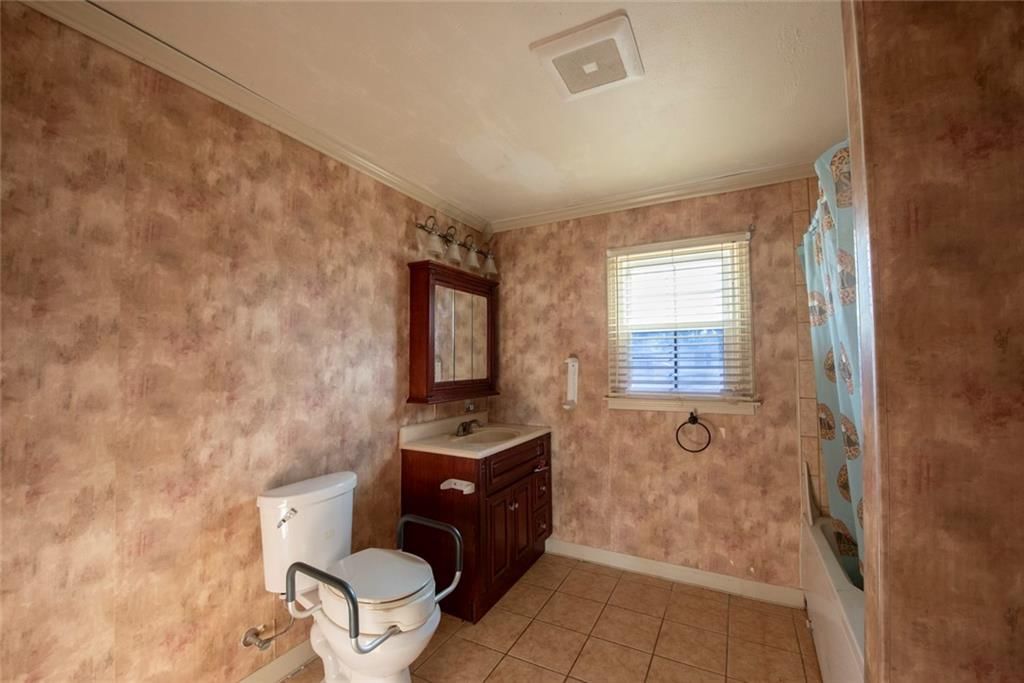 7000 Rowland Avenue — photo 9