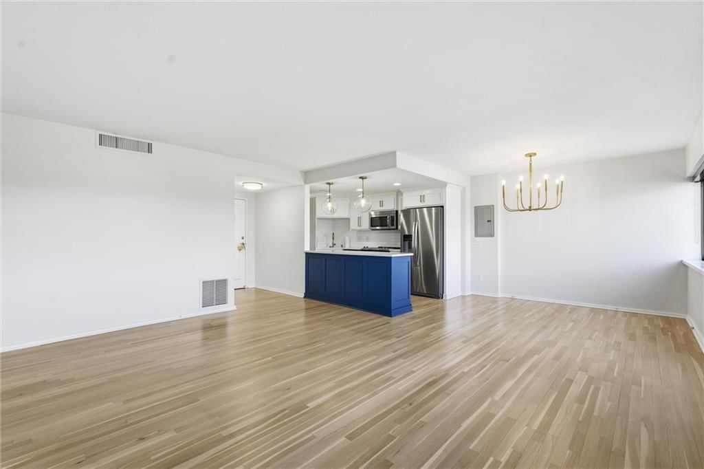 803 W 48th Street — photo 6
