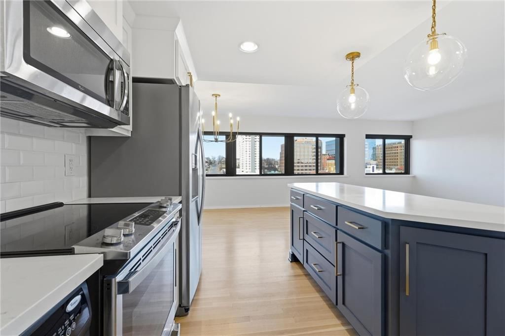 803 W 48th Street — photo 7