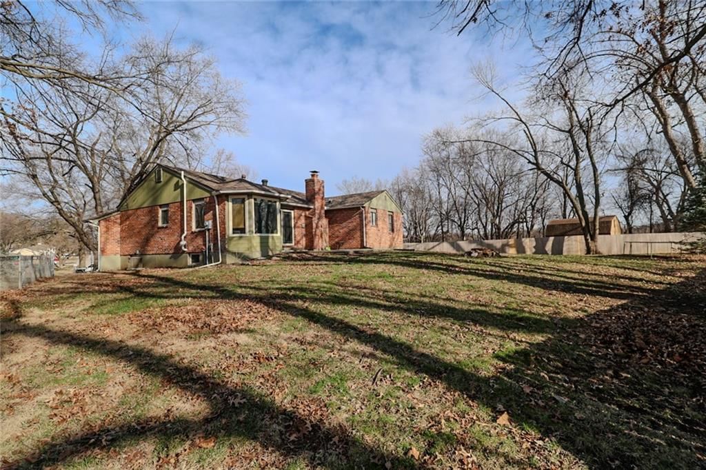 2912 NW Bedford Court — photo 2
