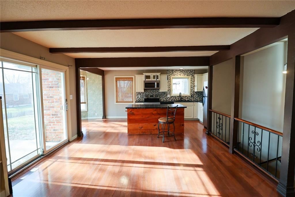 2912 NW Bedford Court — photo 3