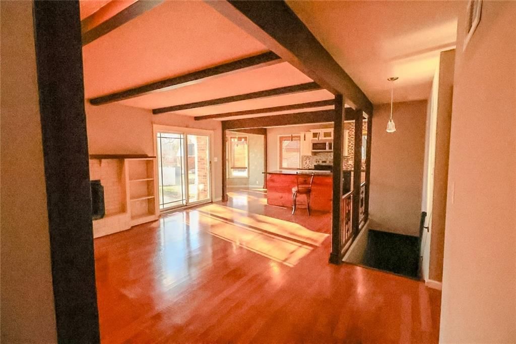 2912 NW Bedford Court — photo 7