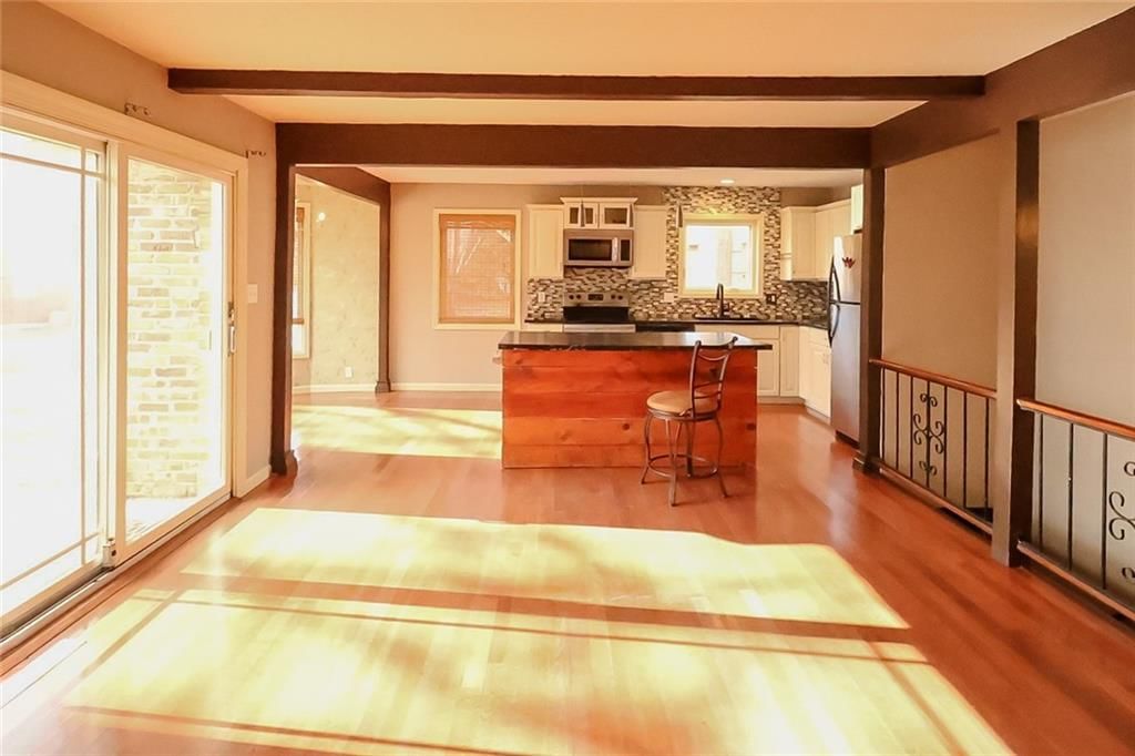 2912 NW Bedford Court — photo 9