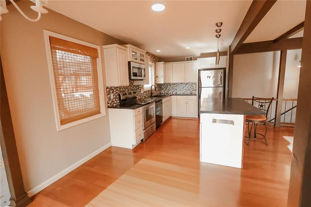 2912 NW Bedford Court — photo 10