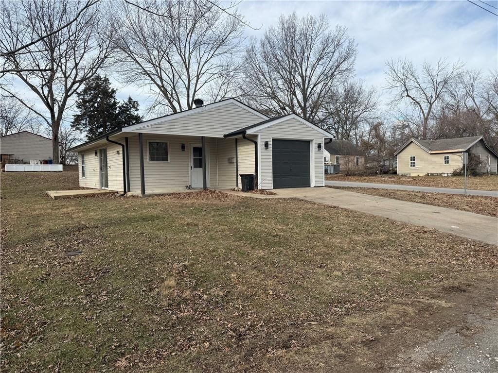 100 S Austin Street — photo 30