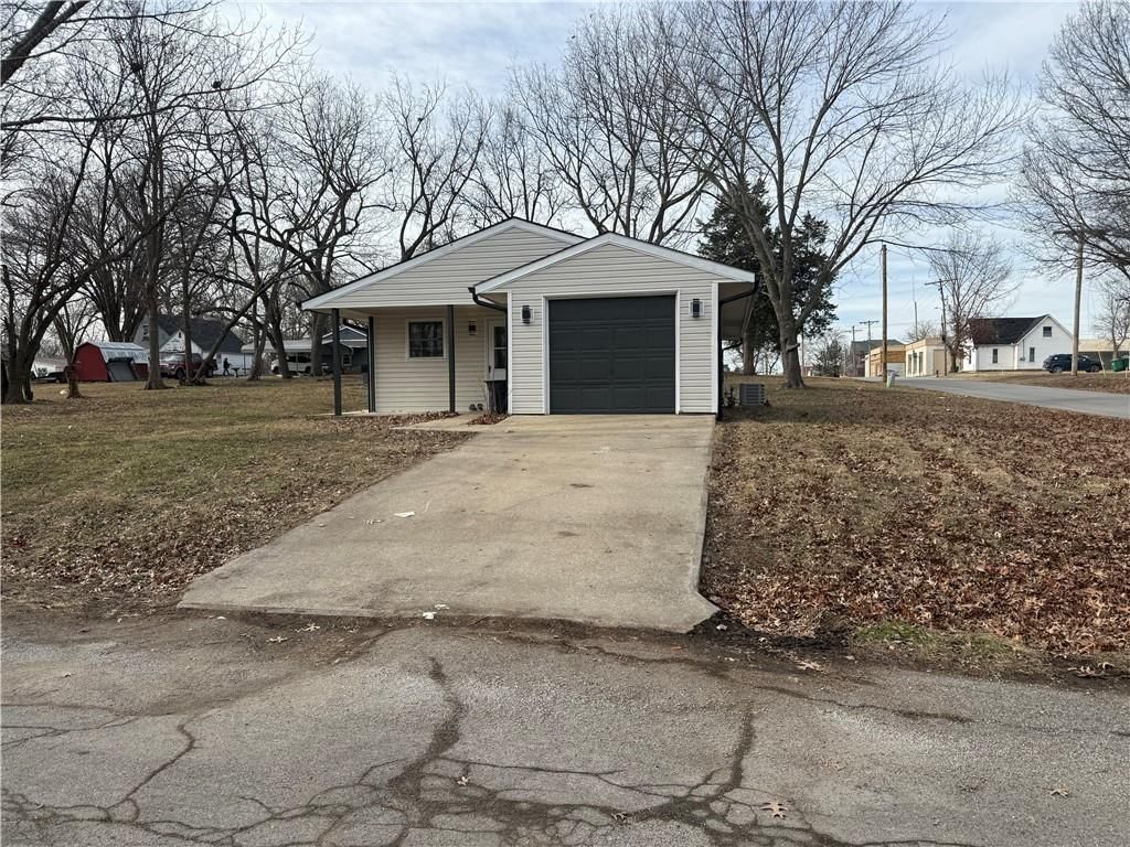 100 S Austin Street — photo 31
