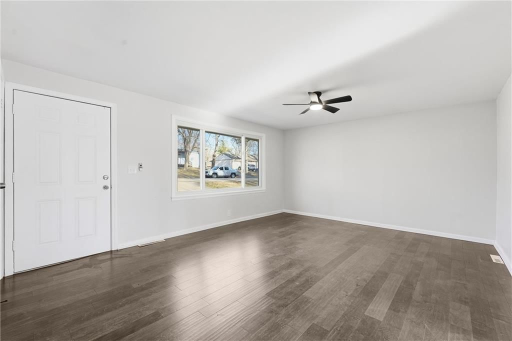 6219 Lathrop Avenue — photo 5