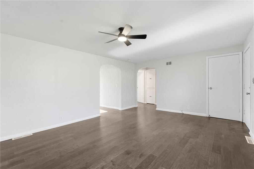 6219 Lathrop Avenue — photo 8