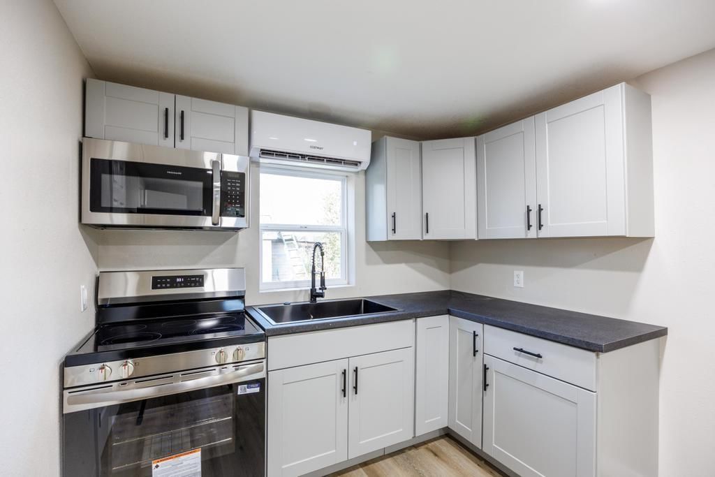 416 Burke Street — photo 8