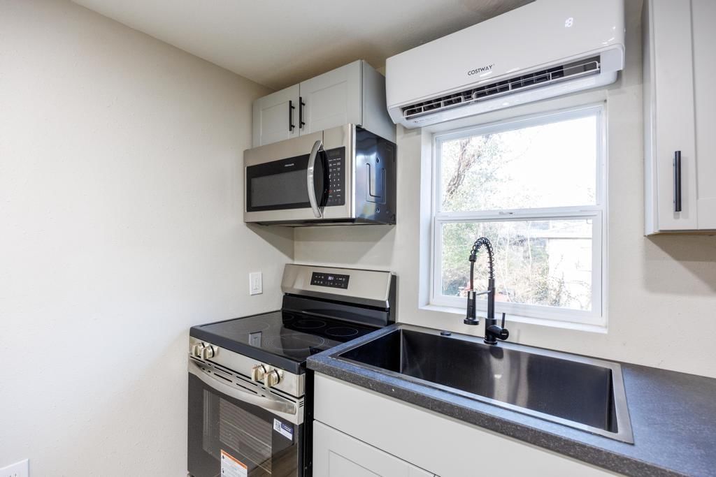 416 Burke Street — photo 9
