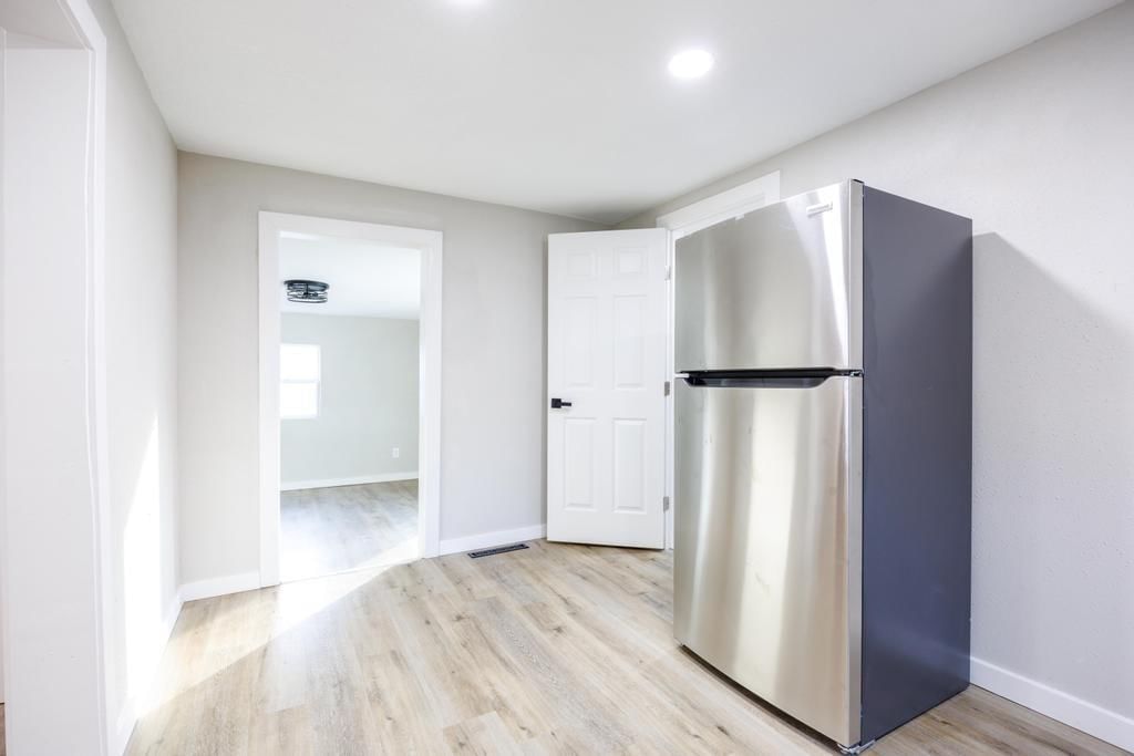 416 Burke Street — photo 10