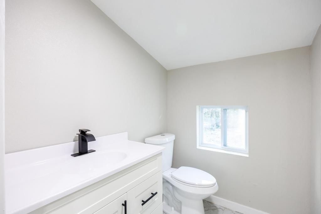 416 Burke Street — photo 12