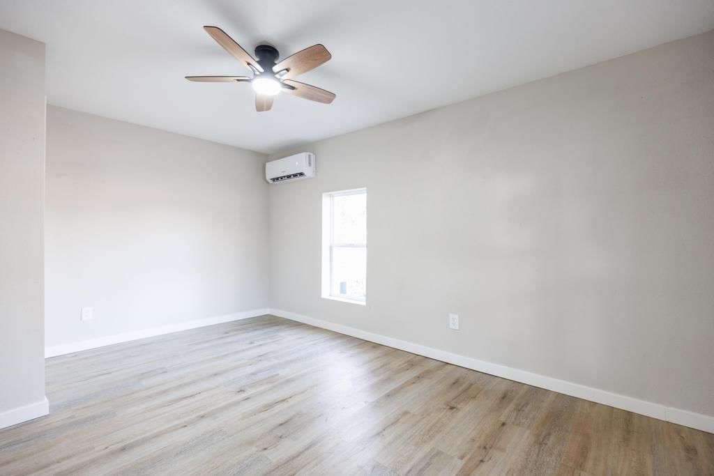 416 Burke Street — photo 15
