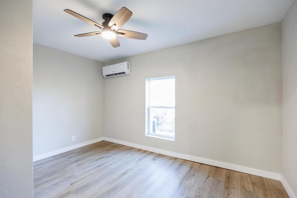 416 Burke Street — photo 17