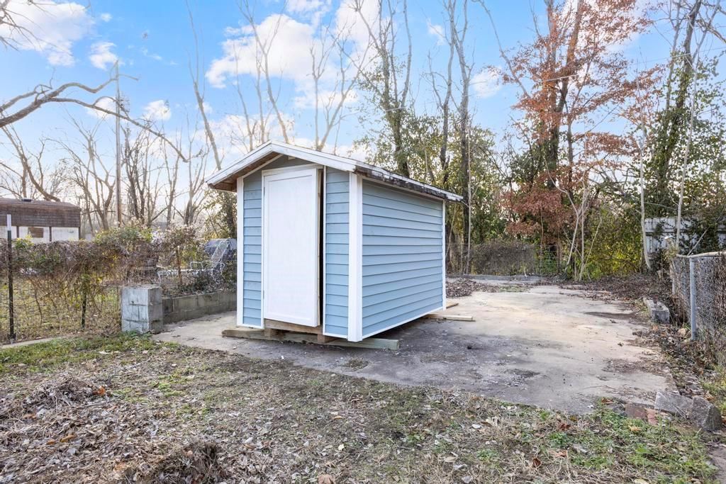 416 Burke Street — photo 22