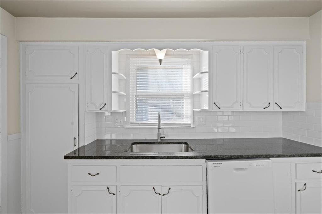 114 N Askew Avenue — photo 9