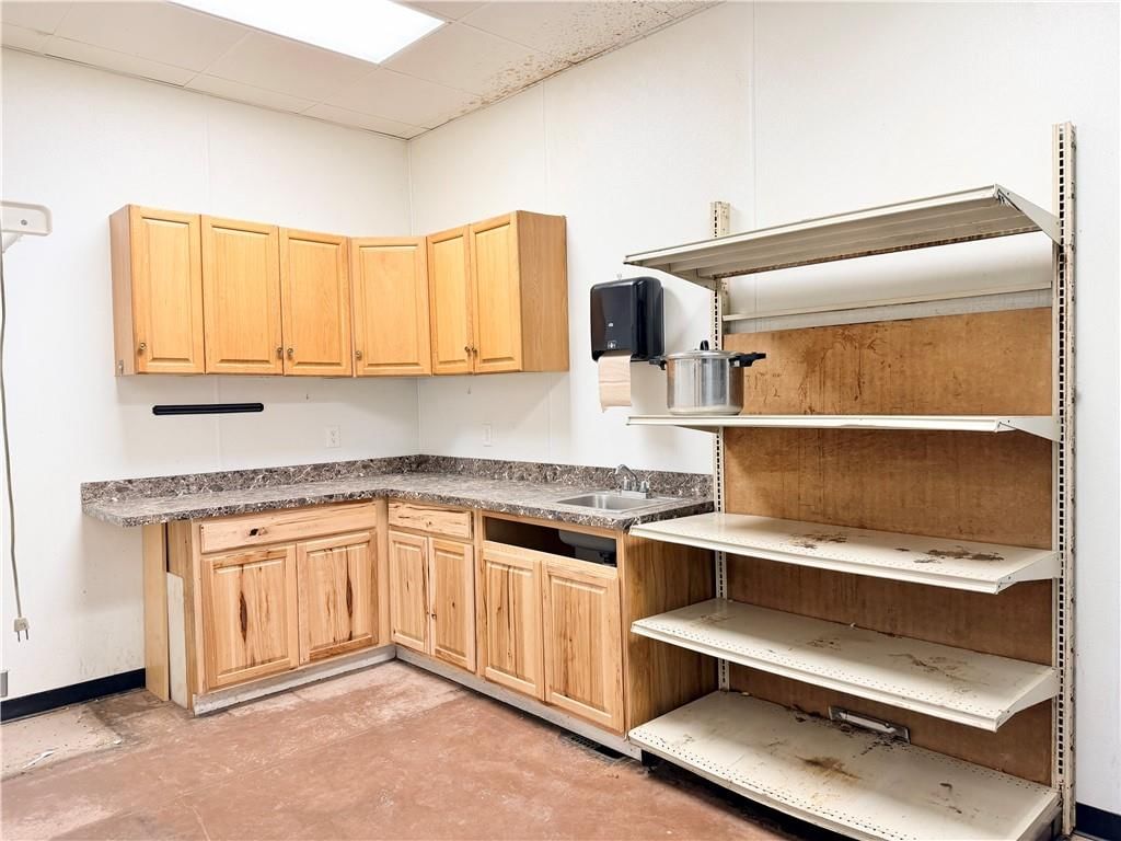 302 S Broadway Street — photo 15