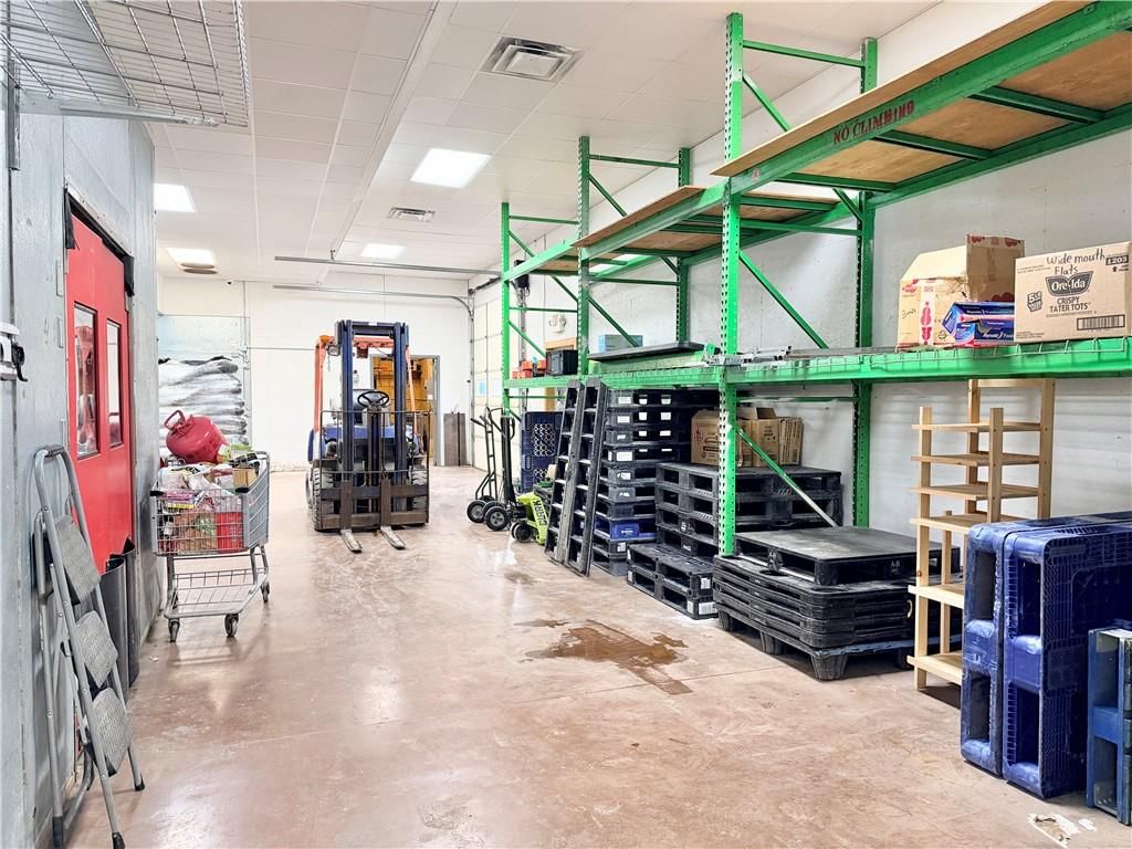 302 S Broadway Street — photo 20