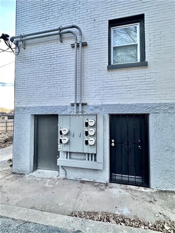 2647 E 6th Street — photo 3