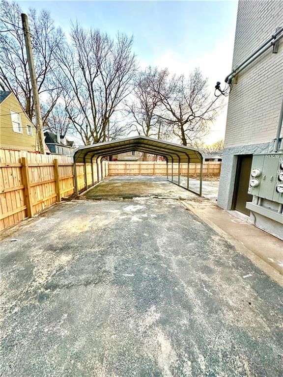 2647 E 6th Street — photo 4