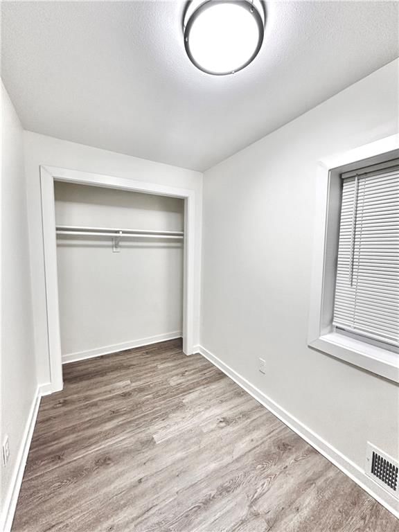 2647 E 6th Street — photo 13