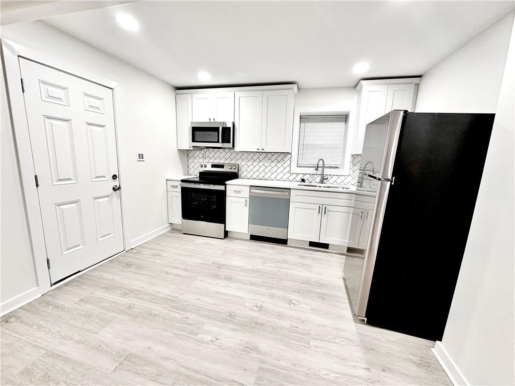 2647 E 6th Street — photo 15