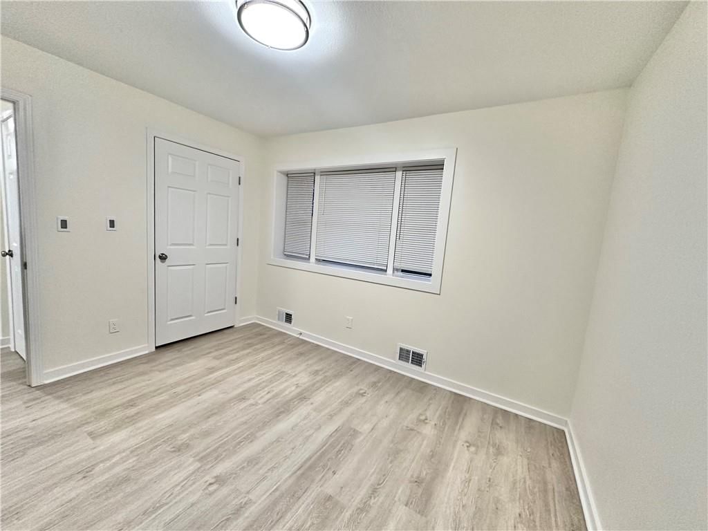 2647 E 6th Street — photo 20