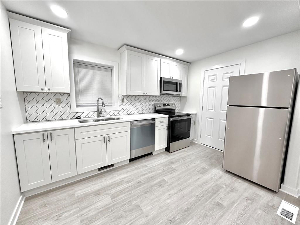 2647 E 6th Street — photo 21
