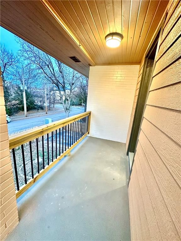 2647 E 6th Street — photo 22