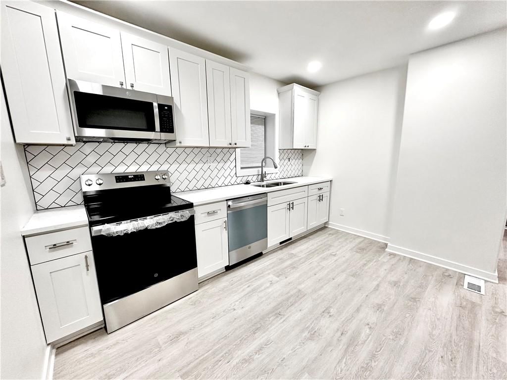 2647 E 6th Street — photo 30