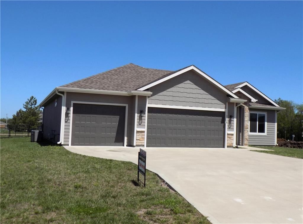 1215 Alexander Court — photo 2