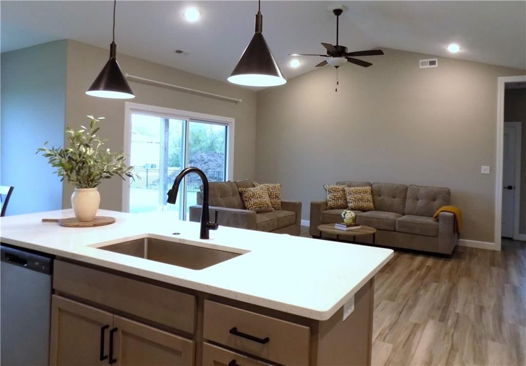 1215 Alexander Court — photo 5