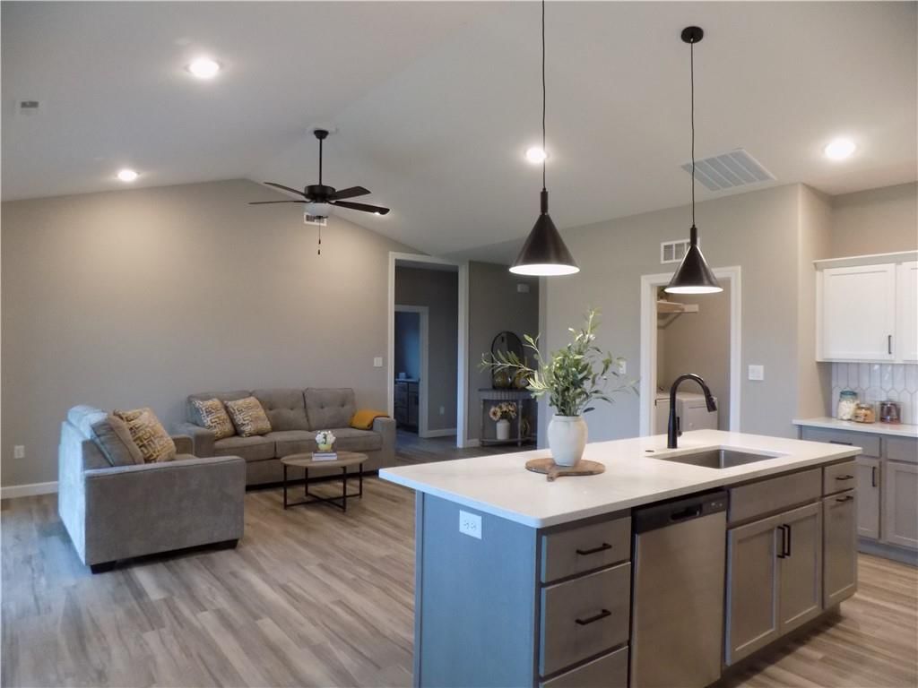 1215 Alexander Court — photo 9