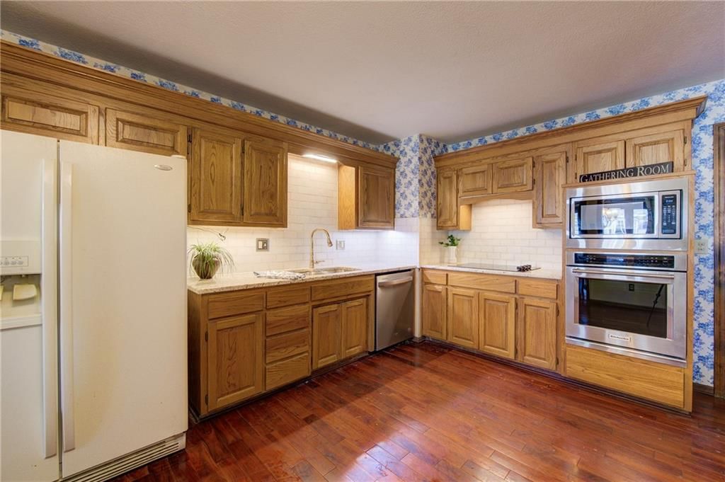 236 SW Raintree Drive — photo 9