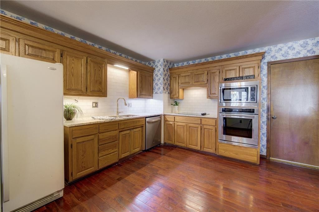 236 SW Raintree Drive — photo 10