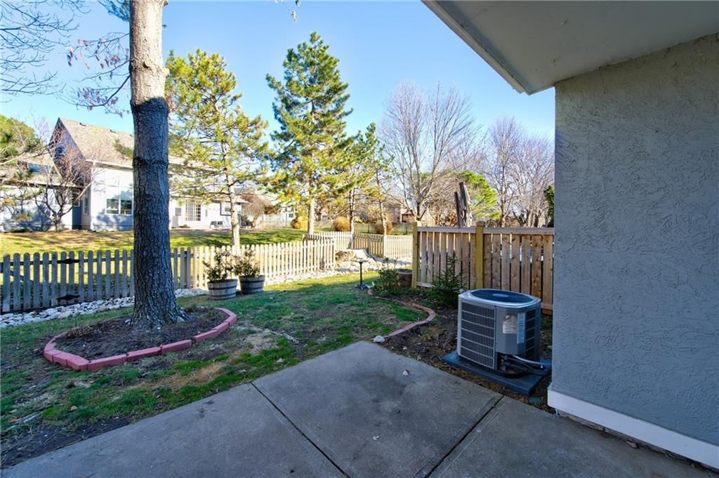 236 SW Raintree Drive — photo 33