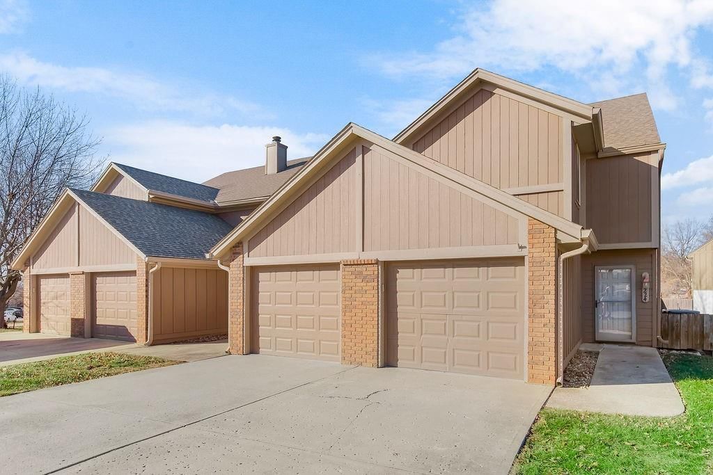 224 SW Pinetree Lane, Lee's Summit, MO