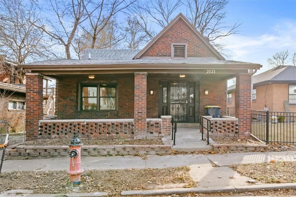 2121 Elma Street — photo 2