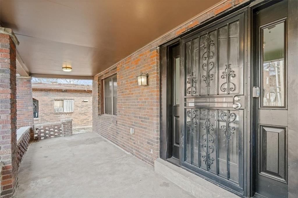 2121 Elma Street — photo 3