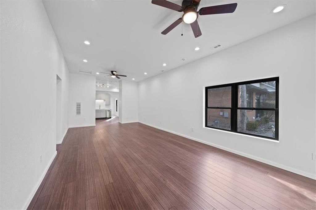 2121 Elma Street — photo 5