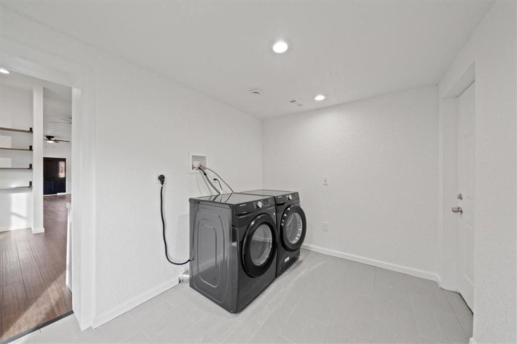 2121 Elma Street — photo 9