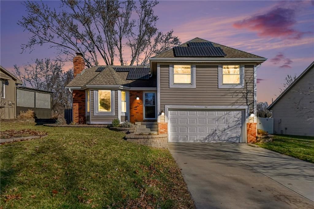 716 NE Thames Drive, Lee's Summit, MO