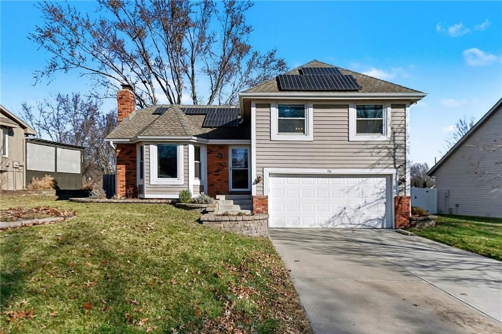716 NE Thames Drive — photo 2