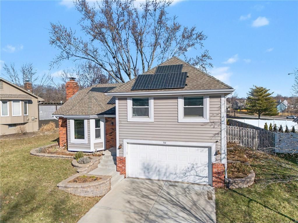 716 NE Thames Drive — photo 5