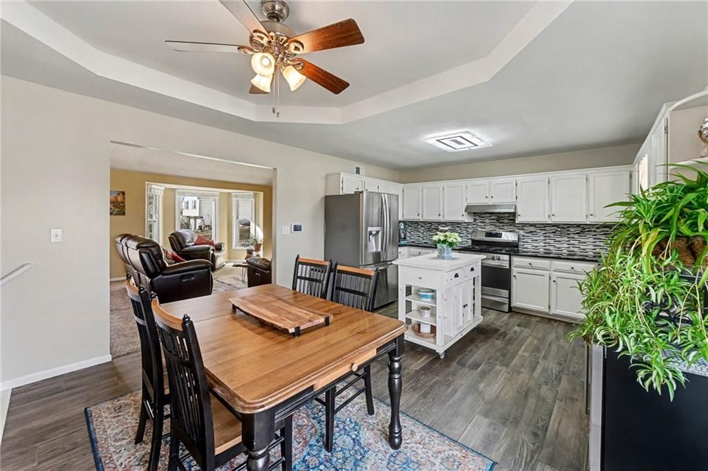 716 NE Thames Drive — photo 15