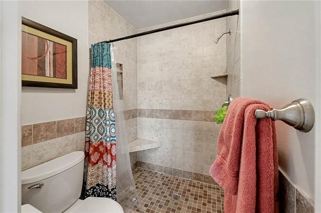 716 NE Thames Drive — photo 18