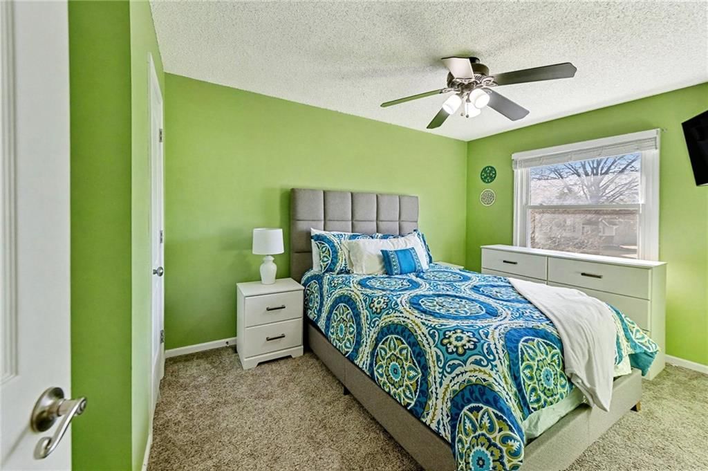 716 NE Thames Drive — photo 19