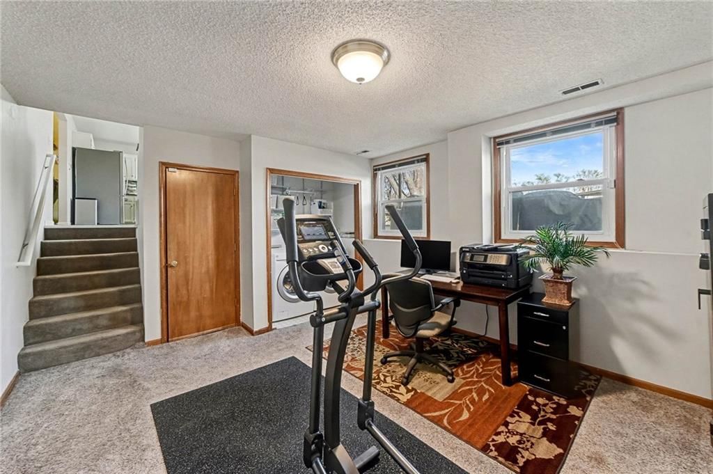 716 NE Thames Drive — photo 23