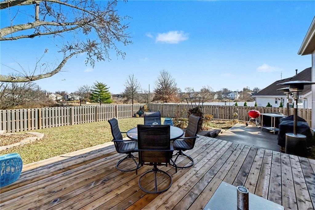 716 NE Thames Drive — photo 24