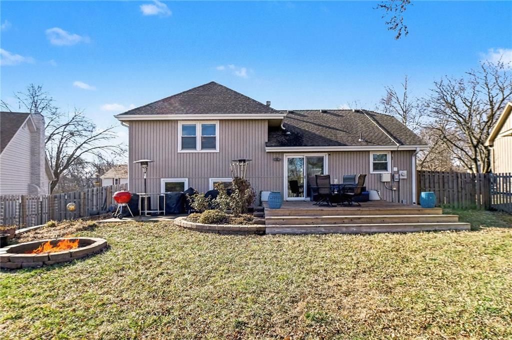 716 NE Thames Drive — photo 25